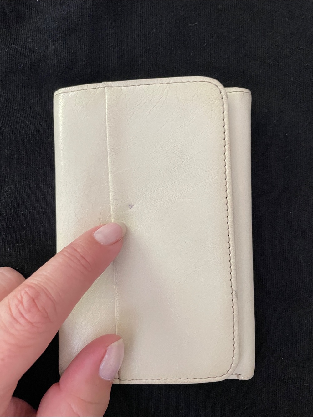Hobo Compact Cream Leather Wallet - Picture 4 of 4